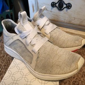 Adias Edge Lux
